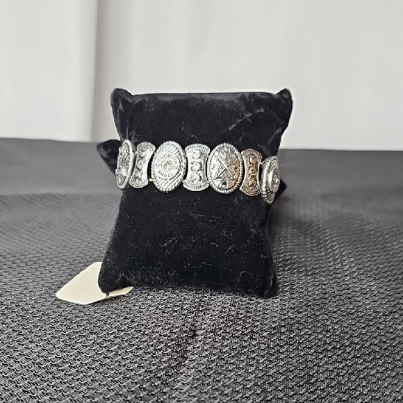 Intricate Silver Bracelet with Vintage Charm - Picture 1 of 2